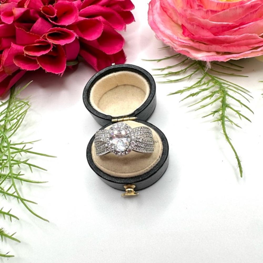 Beautiful⚜️Sterling Silver Cubic Zirconia Pavé Wedding Band